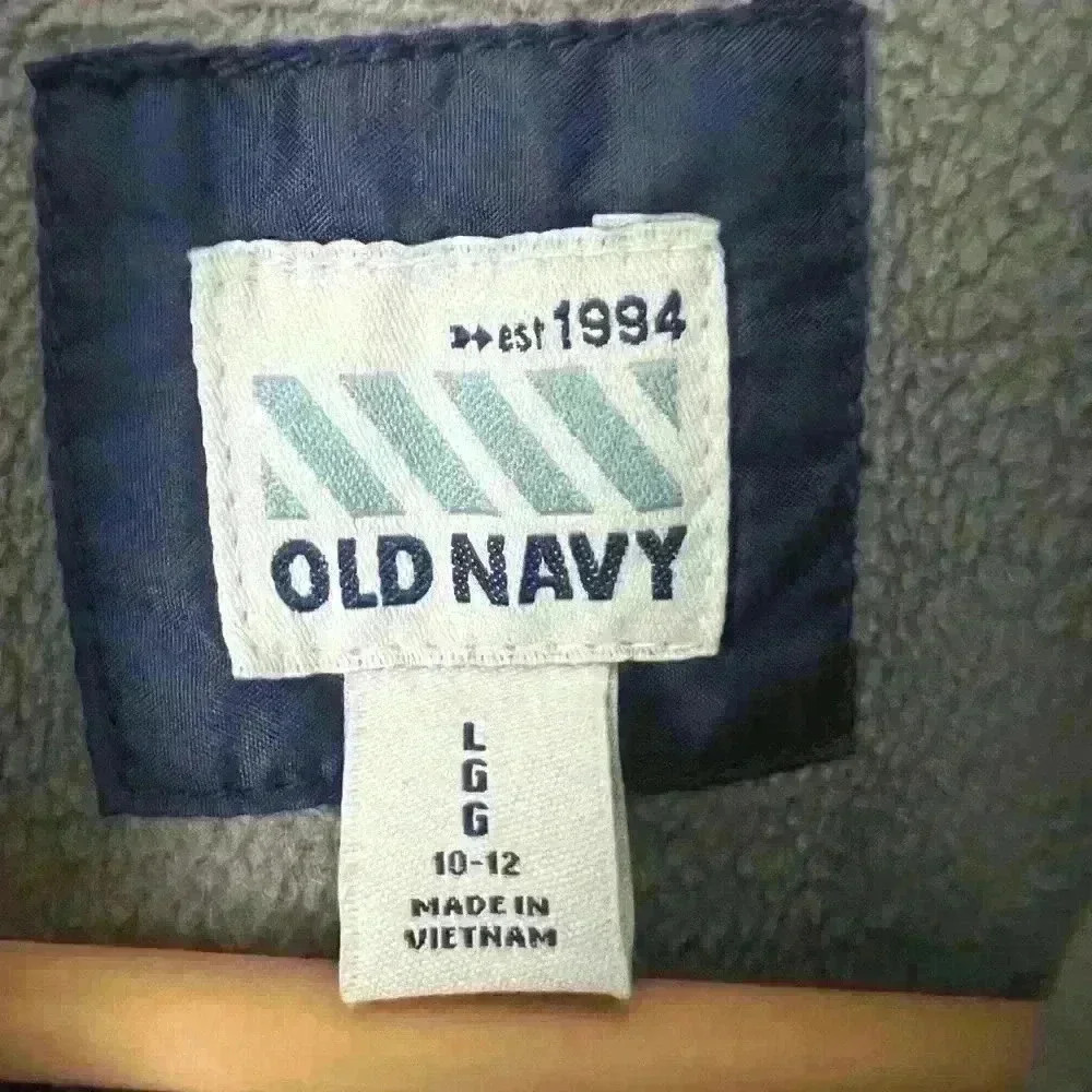 Old Navy puffer vest, retro style - Picture 2 of 3